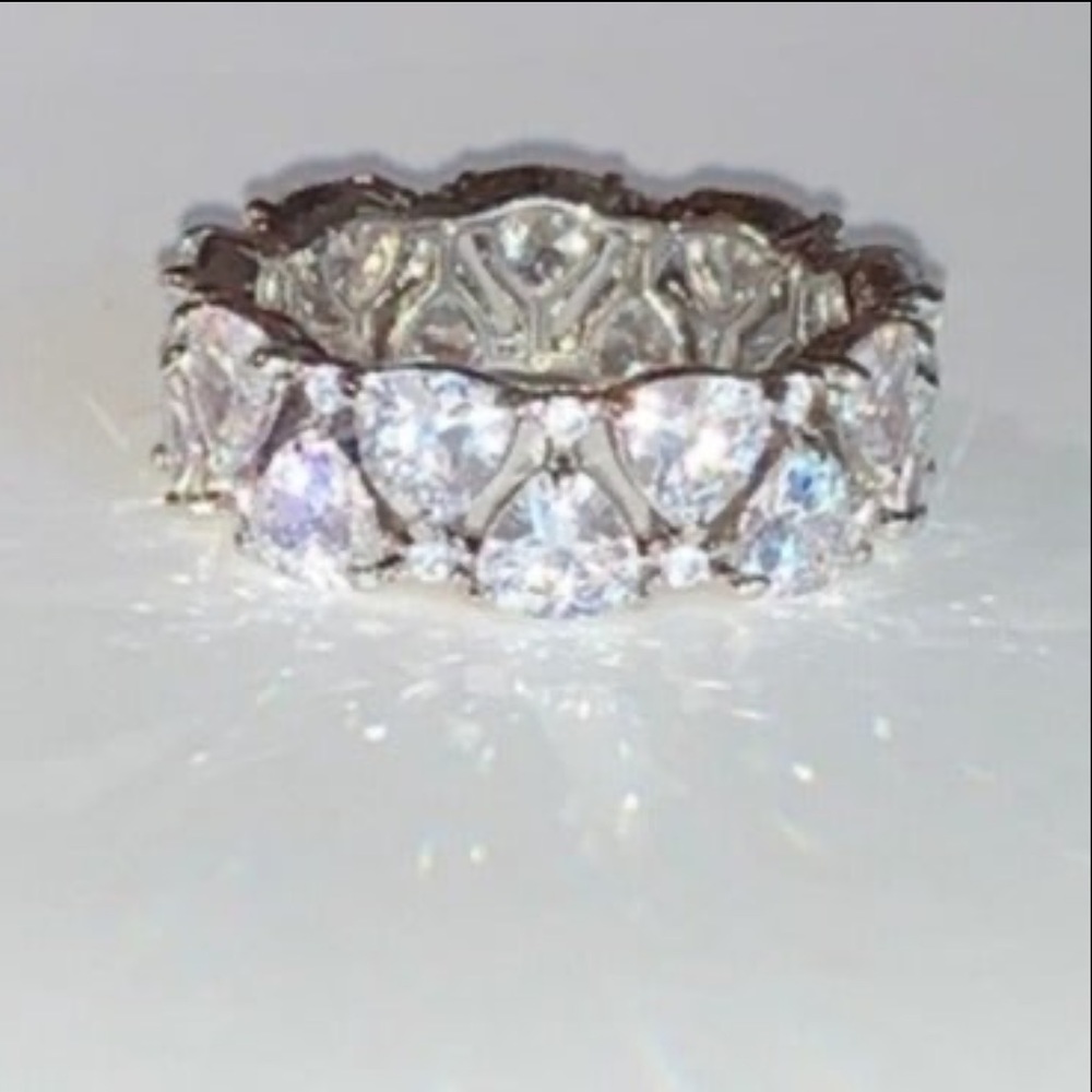 She’s a Stunner Bomb Party Ring